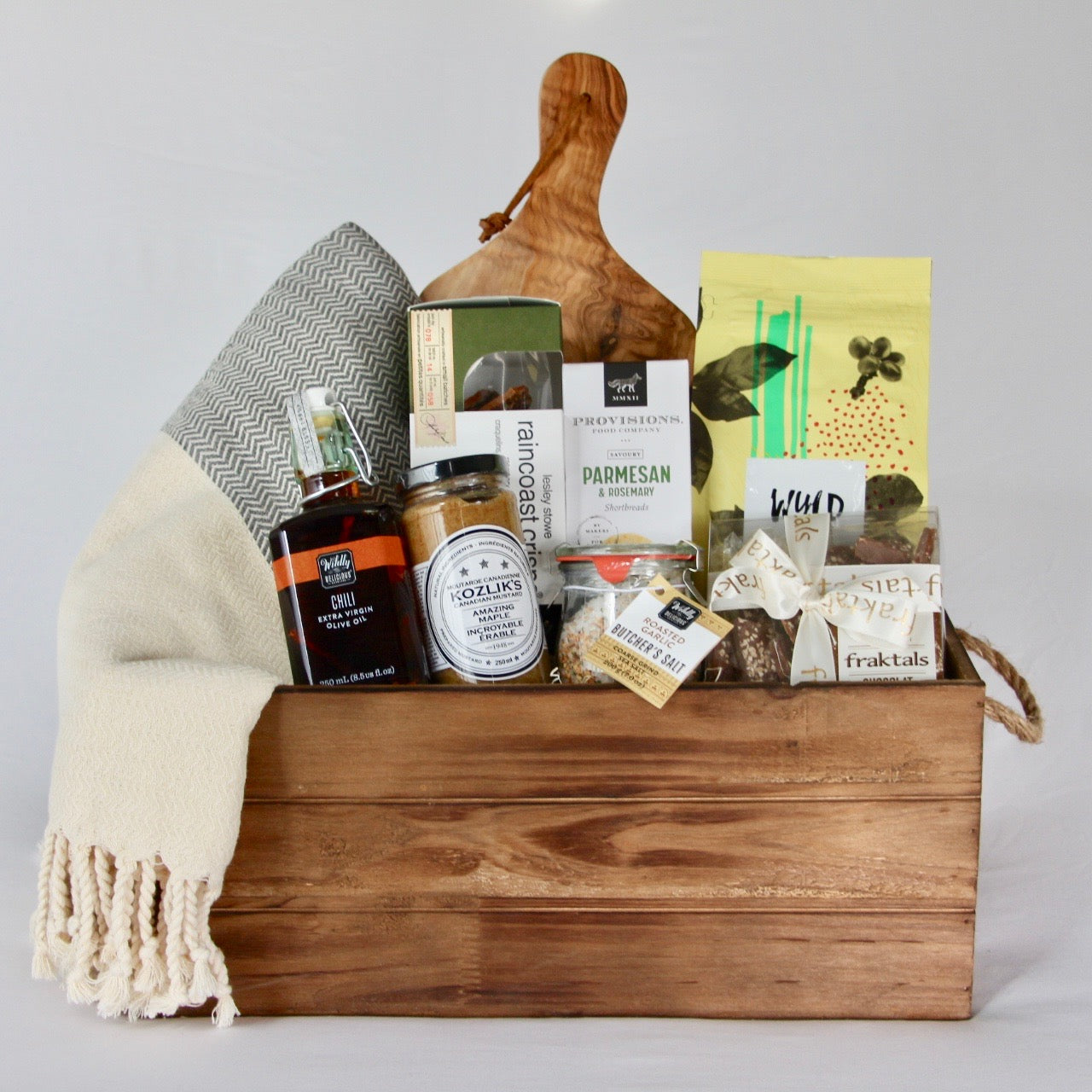 This sophisticated housewarming gift box is filled with top quality organic and wholesome products that are practical and will help them settle into their home with a little bit more ease. It also includes a hand-loomed organic Turkish cotton towel, an olive wood board and a handy wooden storage bin with handles. Making it a perfect home closing gift for your client or housewarming gift for a loved one.