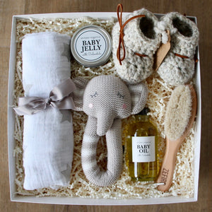 New baby gift set with organic and natural high quality newborn essentials and adorable hand knitted booties