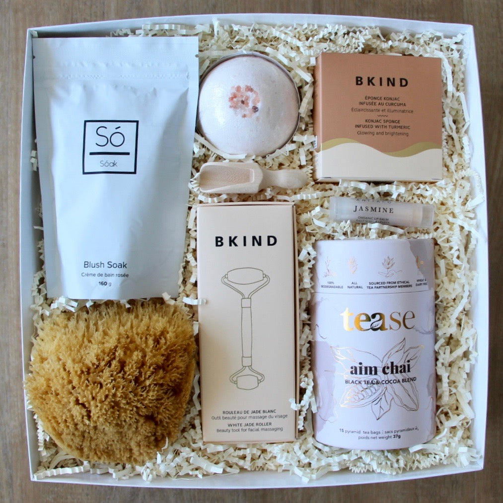 Spa & self care gift box filled with high quality products from top Canadian brands. This gift is perfect for bridesmaids, gift for the bride, or gift to celebrate International Women's Day!